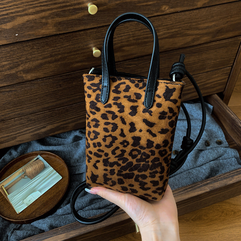 Flowing Water Bucket Contrast Color Leopard Print Fashion Messenger Bag