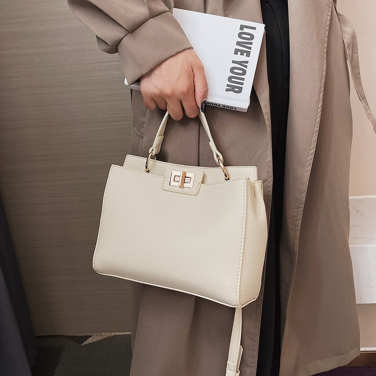 Large Capacity Simple Stylish Good Texture Commuter Messenger Bag